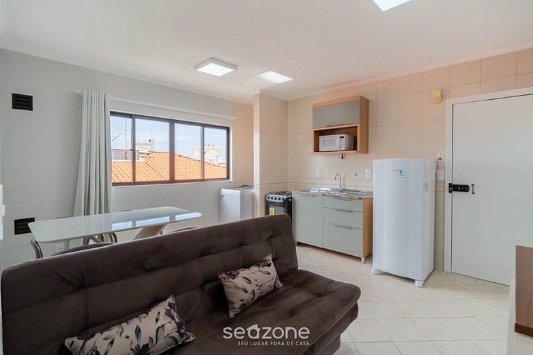 Apto c/ varanda a passos da praia - IDS0501