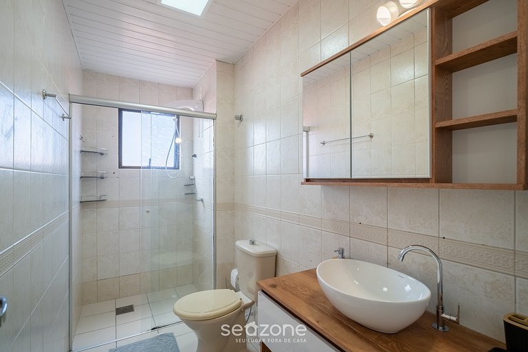 Apto c/ varanda a passos da praia - IDS0501