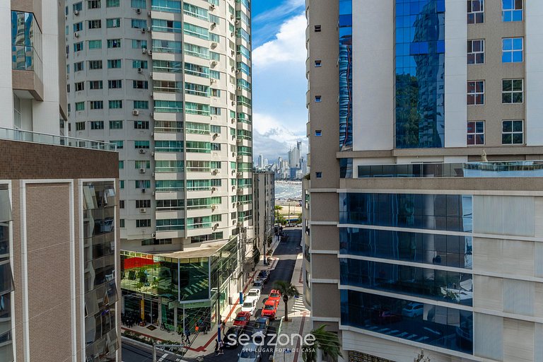 Apto a 160 m da Roda Gigante em BC - EPJ0601