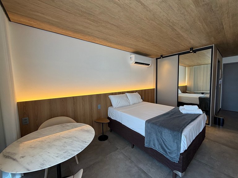 Estúdio em Prédio c/ Piscina na Orla NWT1220