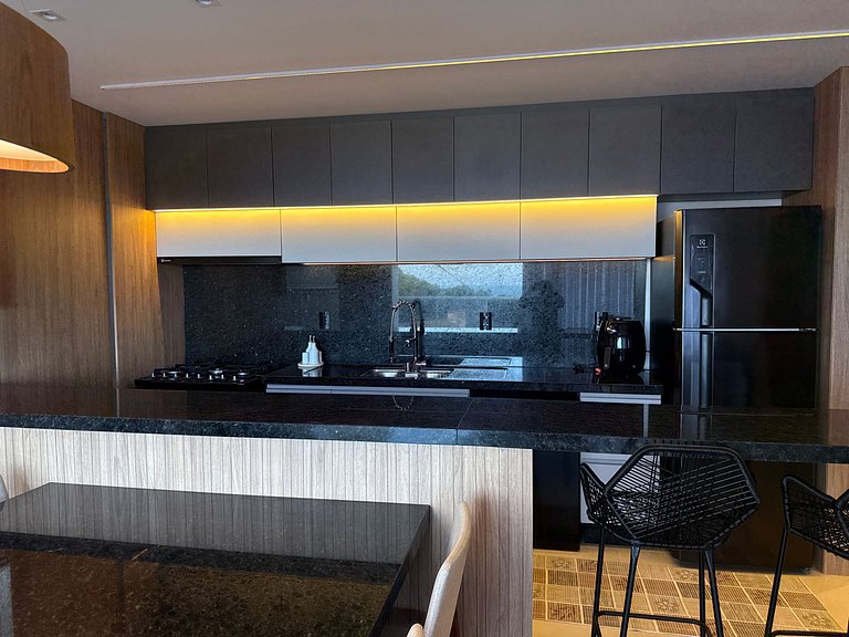 Apto de 3 Suites con Vista Parcial al Mar MHC0306