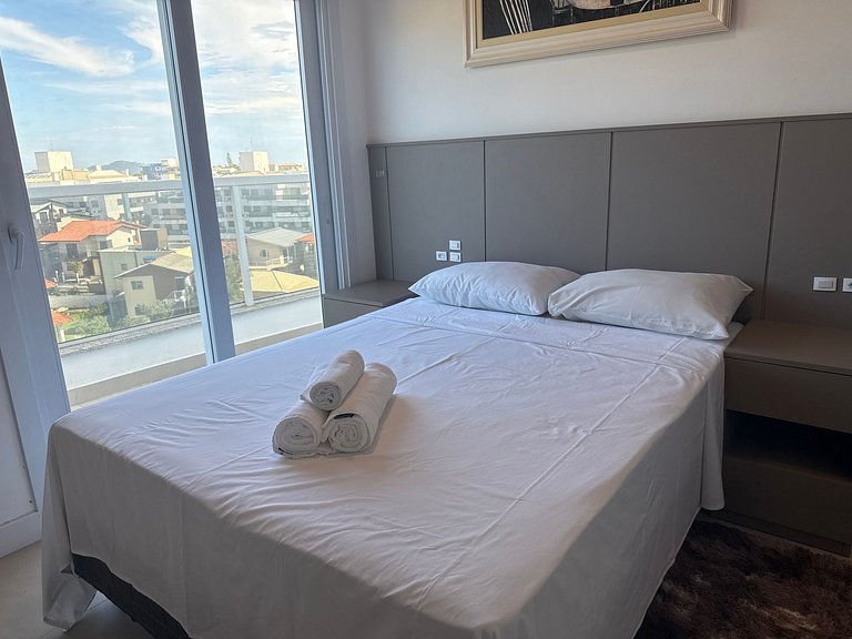 Apto de 3 Suites con Vista Parcial al Mar MHC0306