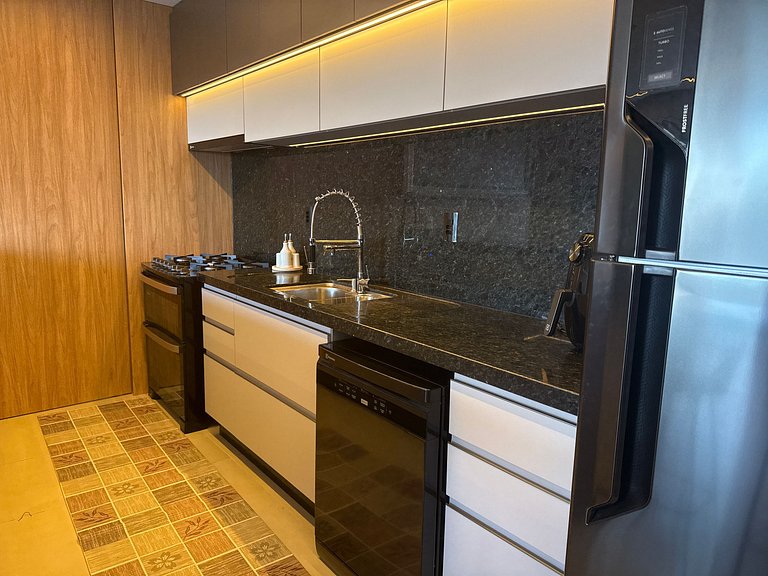 Apto de 3 Suites con Vista Parcial al Mar MHC0306