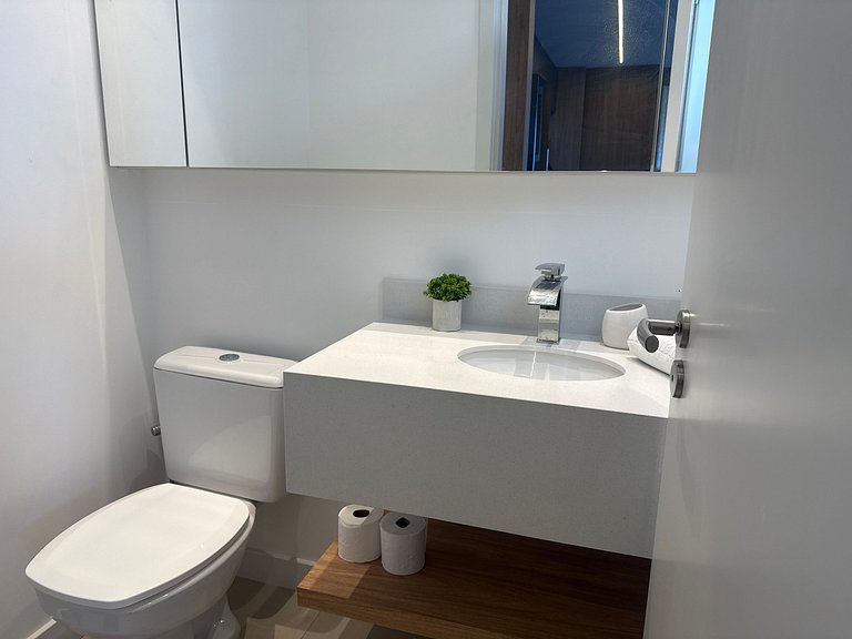 Apto de 3 Suites con Vista Parcial al Mar MHC0306