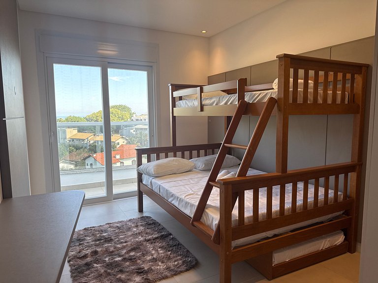 Apto de 3 Suites con Vista Parcial al Mar MHC0306