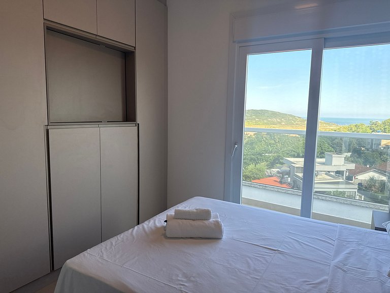 Apto de 3 Suites con Vista Parcial al Mar MHC0306