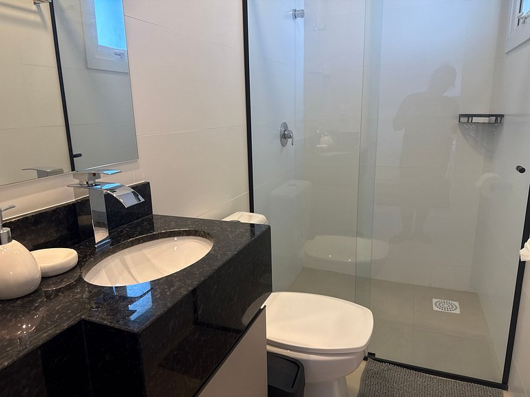 Apto de 3 Suites con Vista Parcial al Mar MHC0306