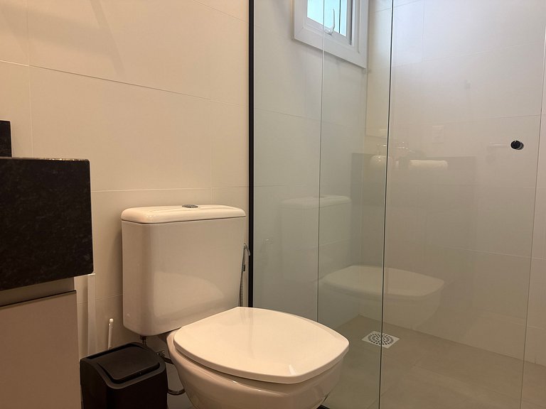 Apto de 3 Suites con Vista Parcial al Mar MHC0306