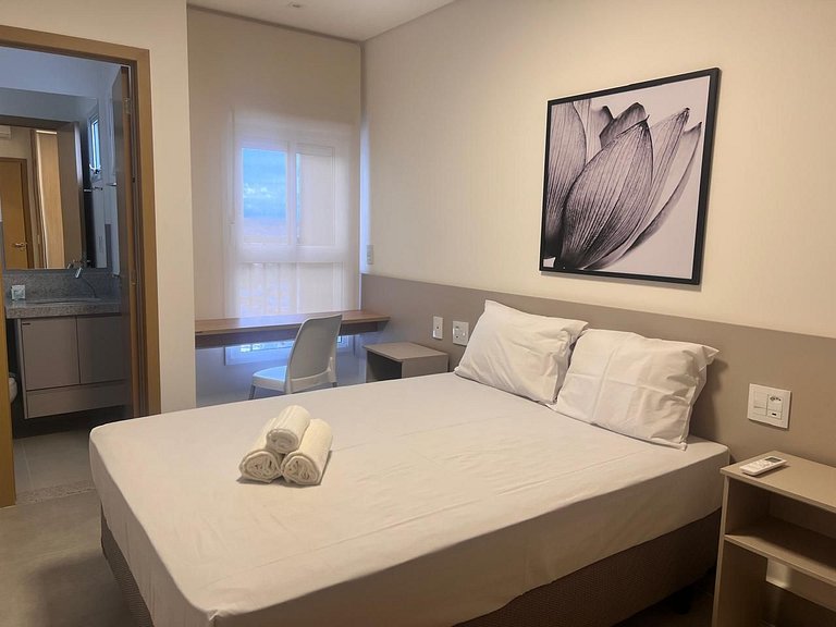 Apto Confortável em Cond. c/ Piscina GRLB1403