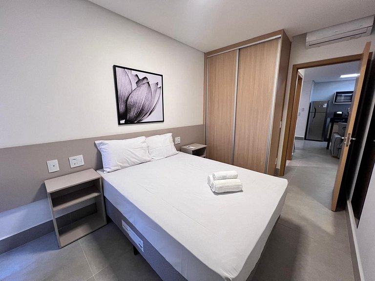 Apto Confortável em Cond. c/ Piscina GRLB1403