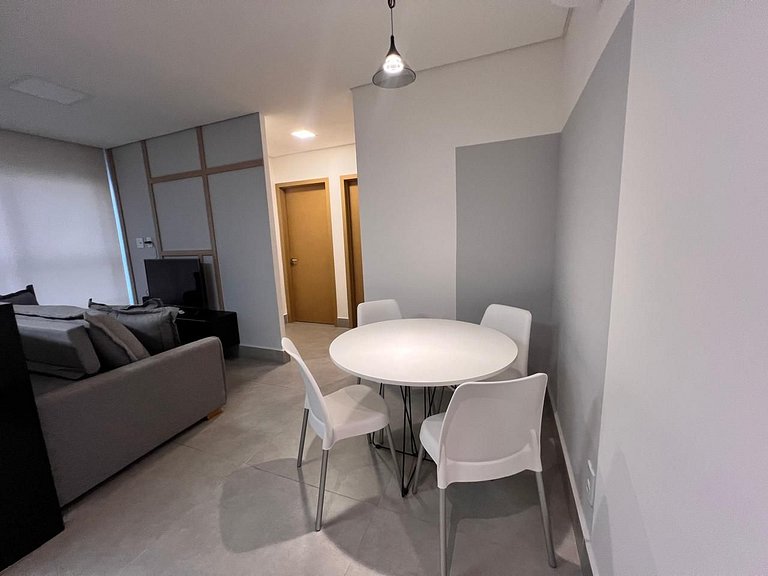 Apto Confortável em Cond. c/ Piscina GRLB1403