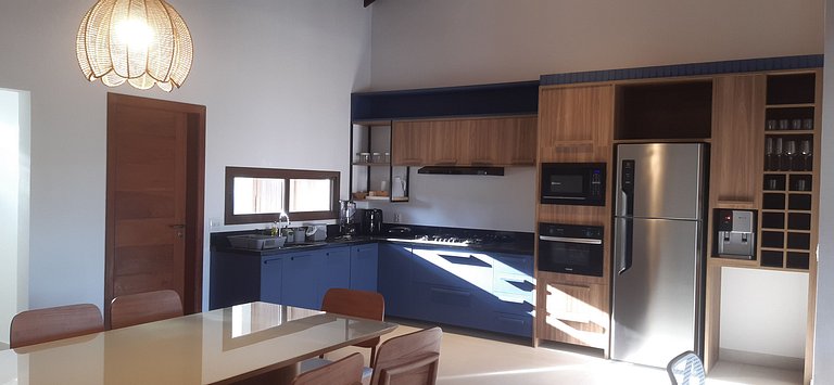 Casa em condo. com piscina e churrasqueira PCR0004