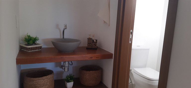 Casa em condo. com piscina e churrasqueira PCR0004