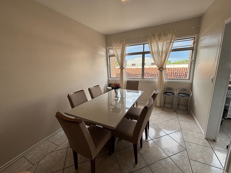 Apto c/ Hidromassagem em Coqueiros - ELB0203