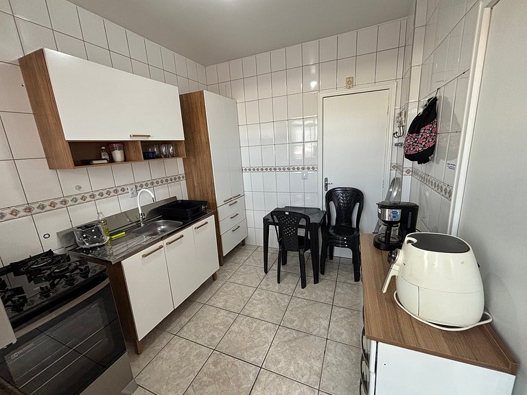 Apto c/ Hidromassagem em Coqueiros - ELB0203