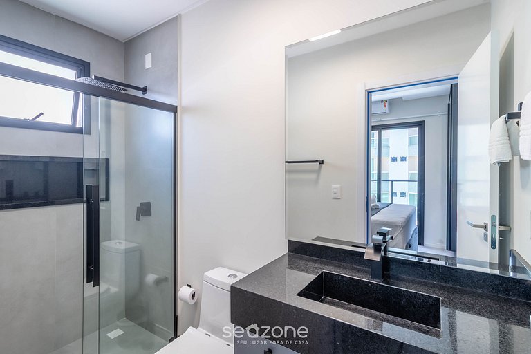 Apto a 220m do mar em Meia Praia FFS0904