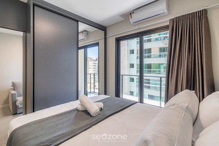 Apto a 220m do mar em Meia Praia FFS0904