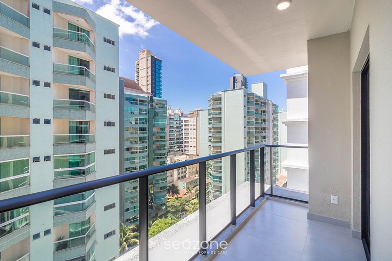 Apto a 220m do mar em Meia Praia FFS0904