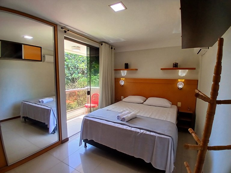 Apto c/ varanda a passos do mar em Ilheus ERW0301