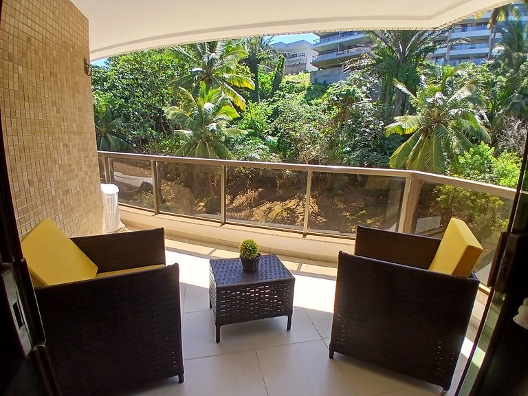 Apto c/ varanda a passos do mar em Ilheus ERW0301