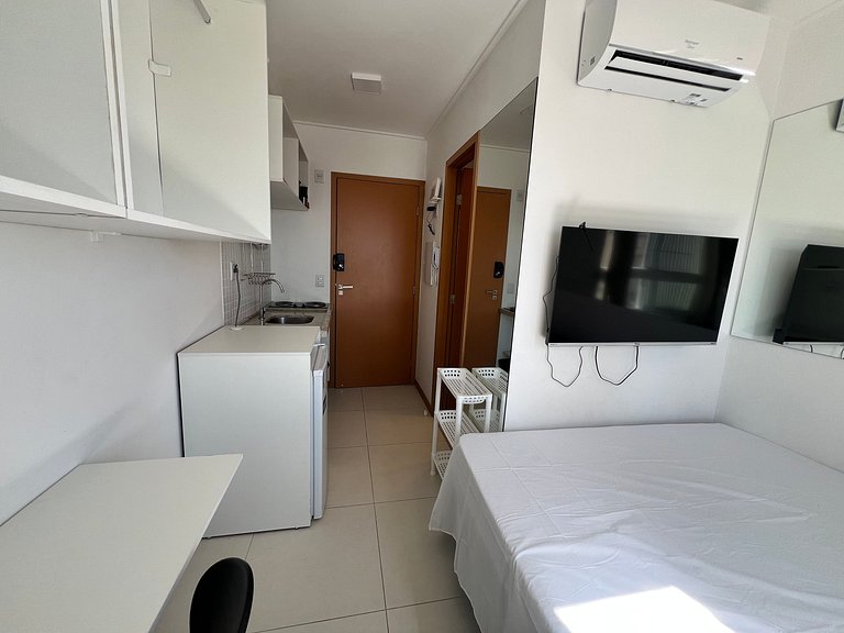 Studio c/ vista parcial mar, 160m da Praia SAA0323