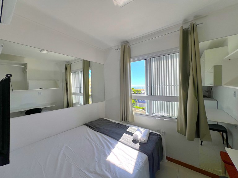 Studio c/ vista parcial mar, 160m da Praia SAA0323