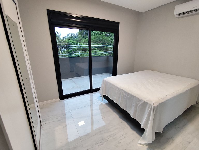 Casa c/ terraço e churrasq. a 850m do mar JSF0748