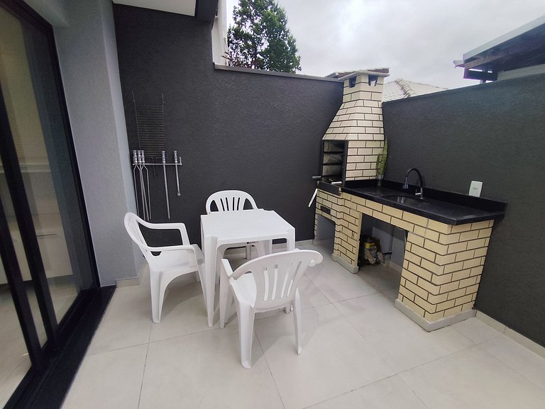 Casa c/ terraço e churrasq. a 850m do mar JSF0748