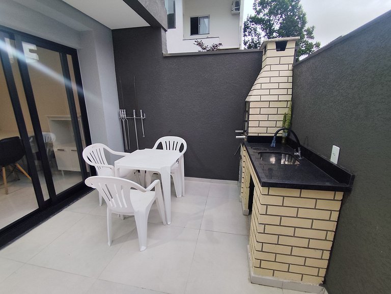 Casa c/ terraço e churrasq. a 850m do mar JSF0748