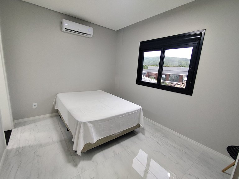 Casa c/ terraço e churrasq. a 850m do mar JSF0748