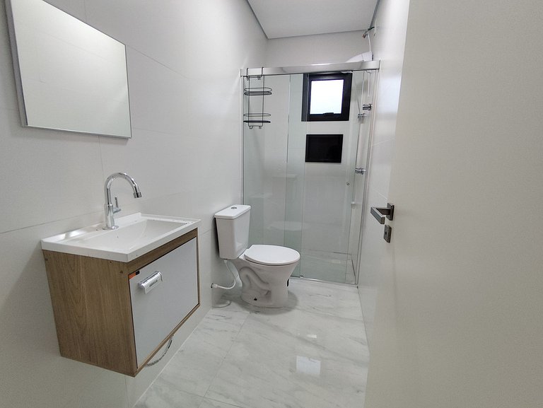 Casa c/ terraço e churrasq. a 850m do mar JSF0748