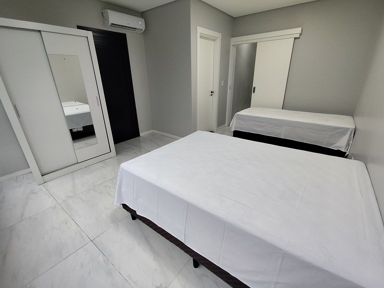 Casa c/ terraço e churrasq. a 850m do mar JSF0748