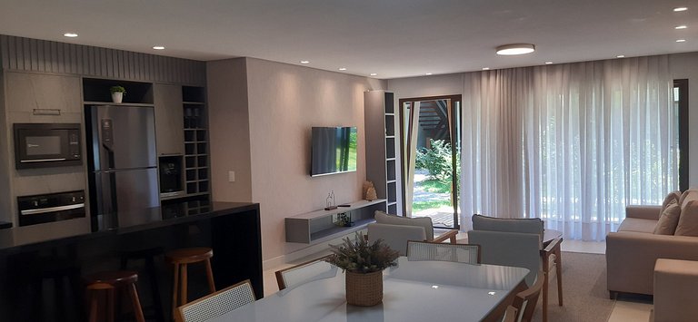 Casa em Condo. c/ Piscina e Churrasqueira PCR0009