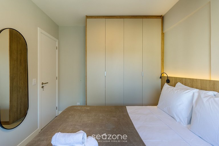 Apto em Condomínio c/ Piscina e Garagem MCP1104