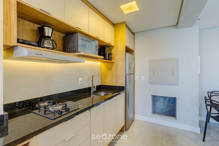 Apto em Condomínio c/ Piscina e Garagem MCP1104