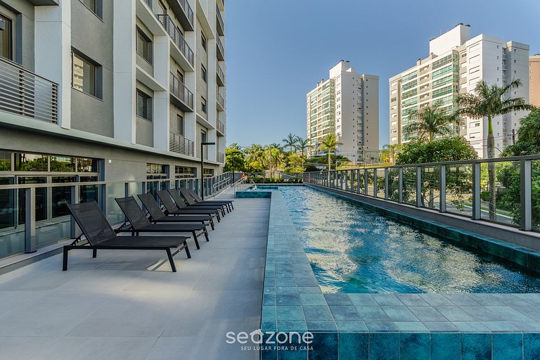 Apto em Condomínio c/ Piscina e Garagem MCP1104