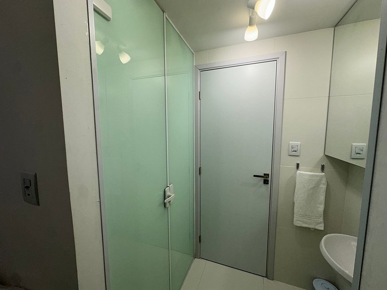 Estúdio em Cond. c/ Piscina e Academia SES0110