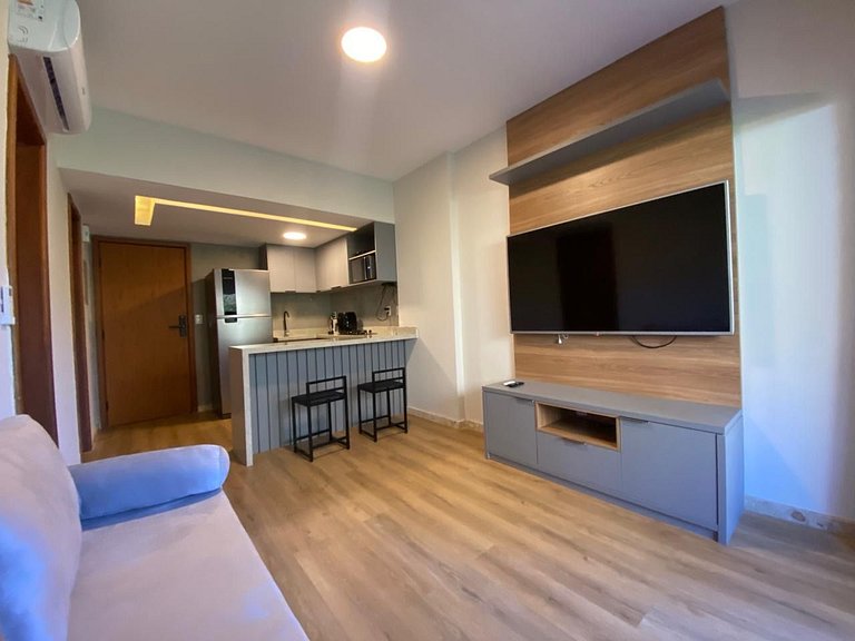 Apto c/ varanda a passos da praia da Barra TLR0113