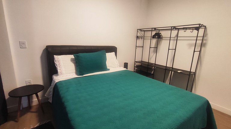 Apto c/ varanda e churrasq. a 500m do Mar RMP0102