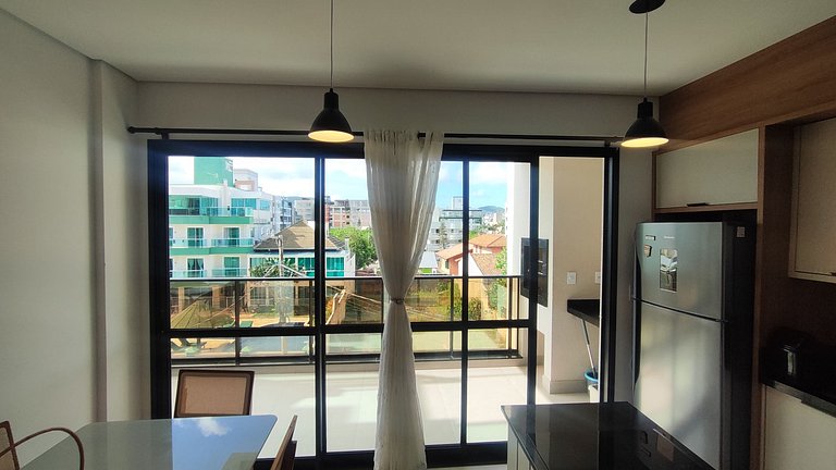 Apto c/ varanda e churrasq. a 500m do Mar RMP0102