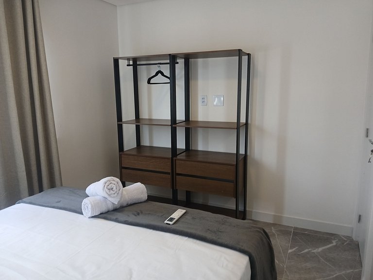 Apto en cond. c/ piscina a 350 m del mar PRY0107