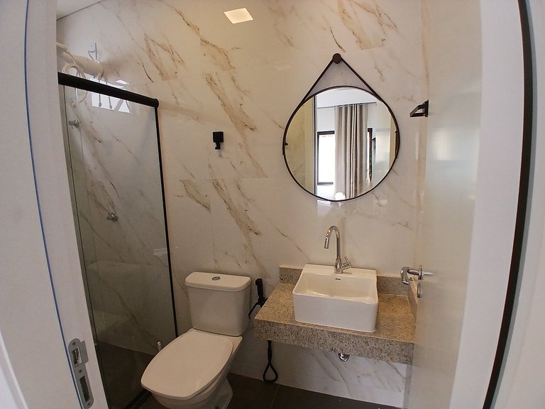 Apto c/ varanda a 350m da Praia no Centro PRY0106