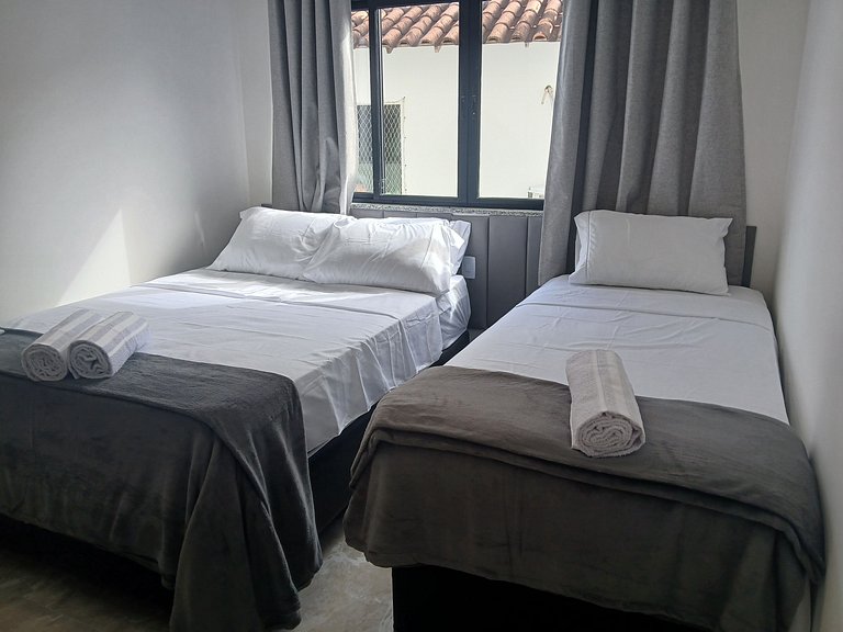 Apto c/ varanda a 350m da Praia no Centro PRY0106