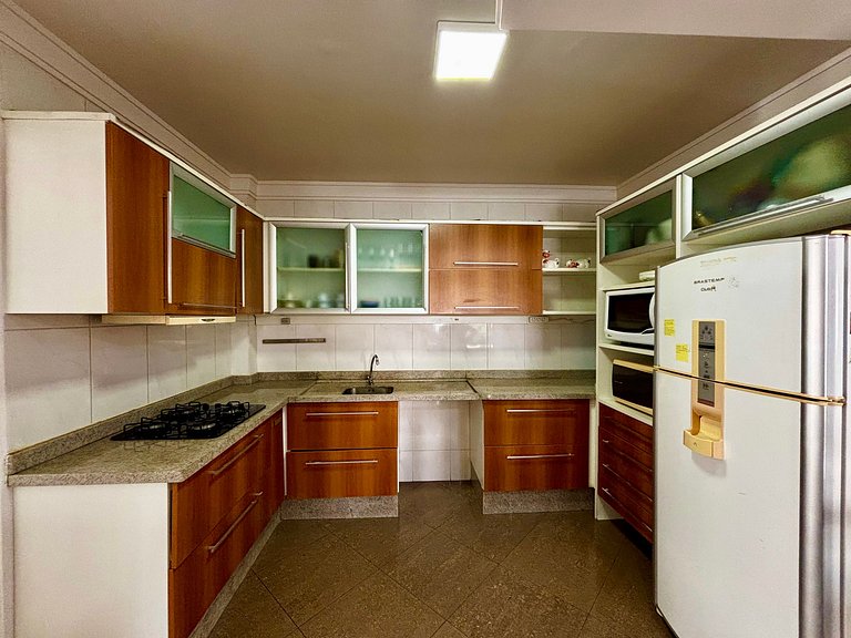 Apto con suite a 30 m del mar en Itapema CAE0103