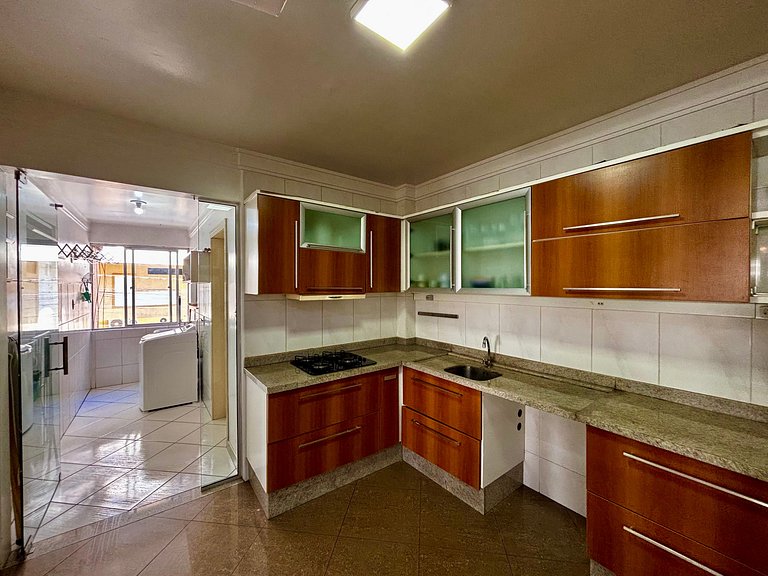 Apto con suite a 30 m del mar en Itapema CAE0103