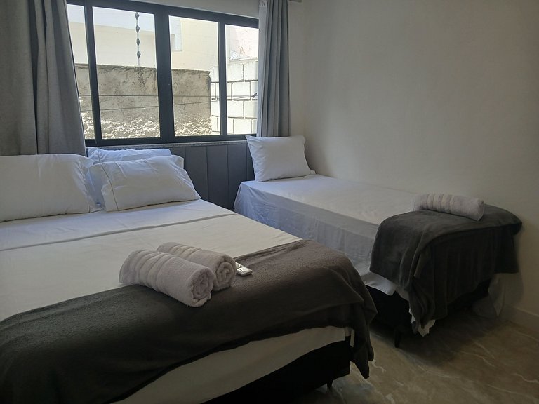 Apto em cond. c/ piscina e churrasqueira PRY0009