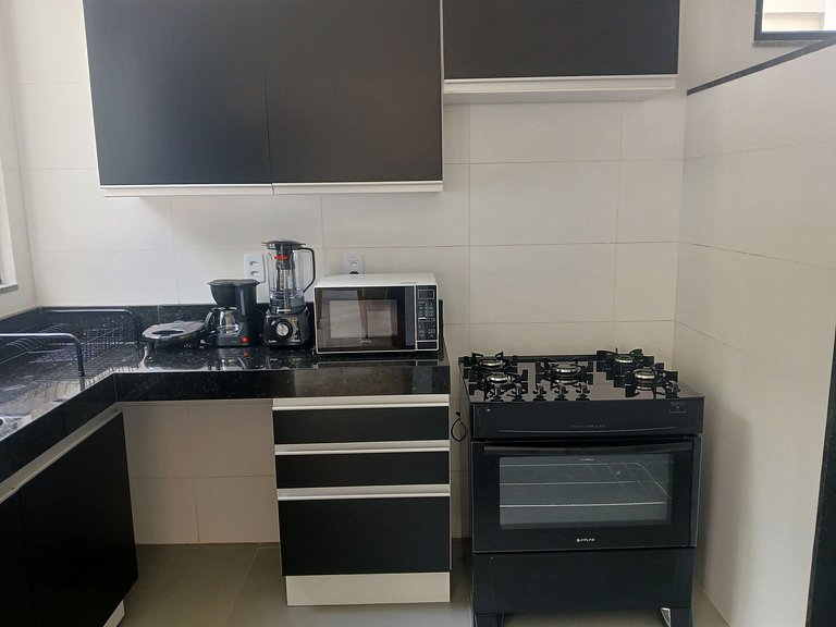 Apto em cond. c/ piscina e churrasqueira PRY0009