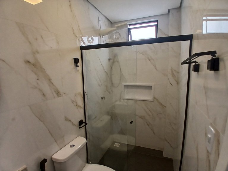 Apto em cond. c/ piscina e churrasqueira PRY0009