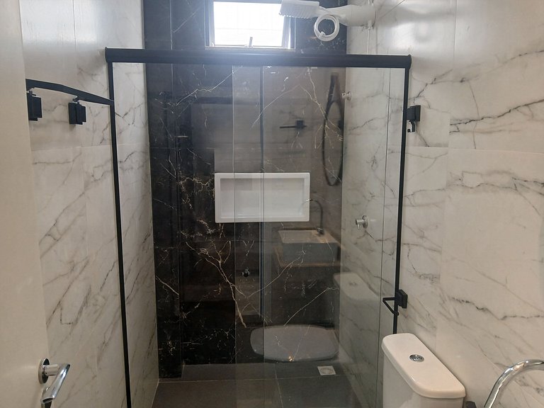 Apto em cond. c/ piscina e churrasqueira PRY0009