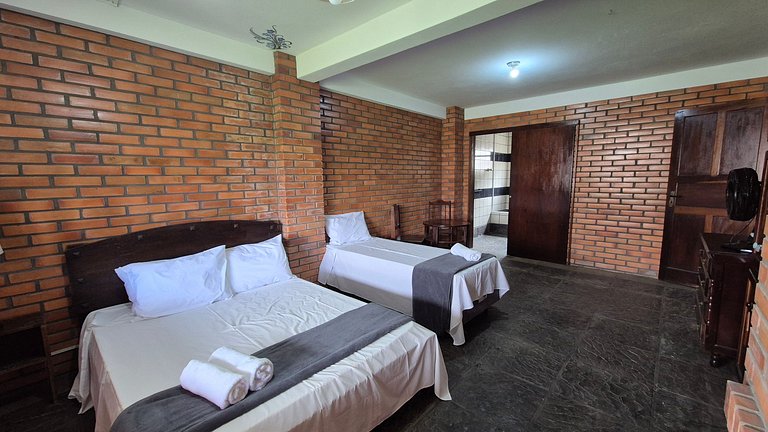 Casa Grande de 3 Dormitorios en Penha SEL0068